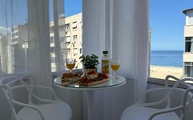 Apartamento c/vista p o mar no Leme